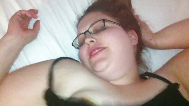 BBW ذات الثدي الكبير كلاسيكي مترجم سكس سيلينا آدامز تضع لعبة كبيرة في جحرها الصغير
